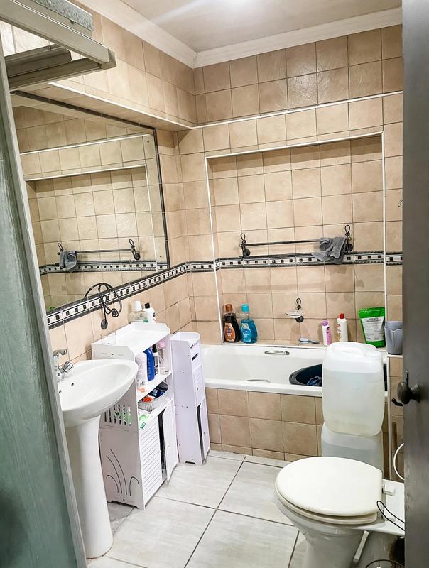 To Let 4 Bedroom Property for Rent in Ocean View KwaZulu-Natal