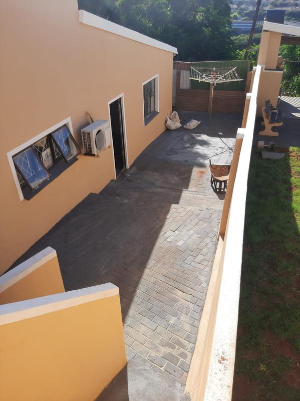 To Let 4 Bedroom Property for Rent in Ocean View KwaZulu-Natal