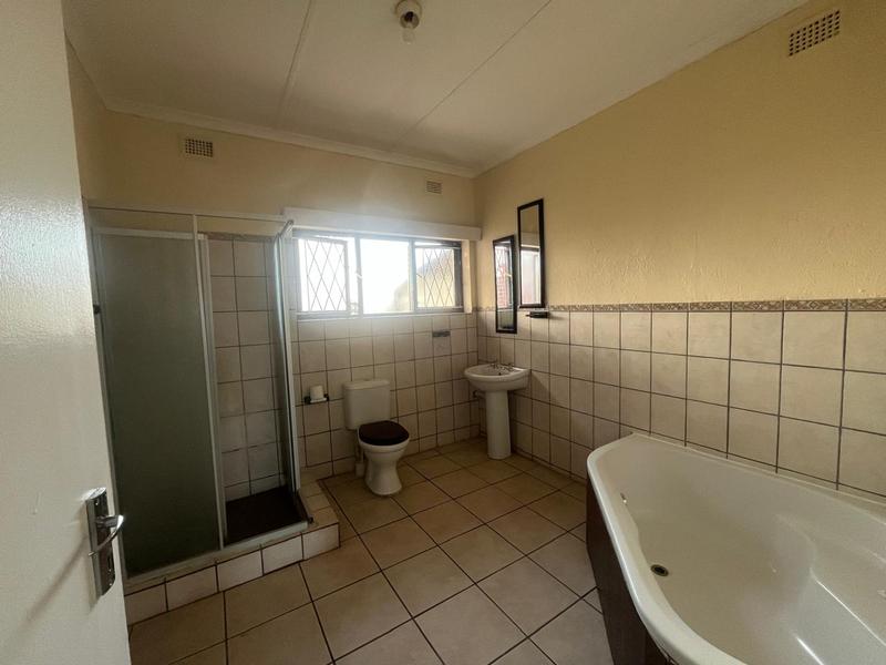 4 Bedroom Property for Sale in Uvongo KwaZulu-Natal