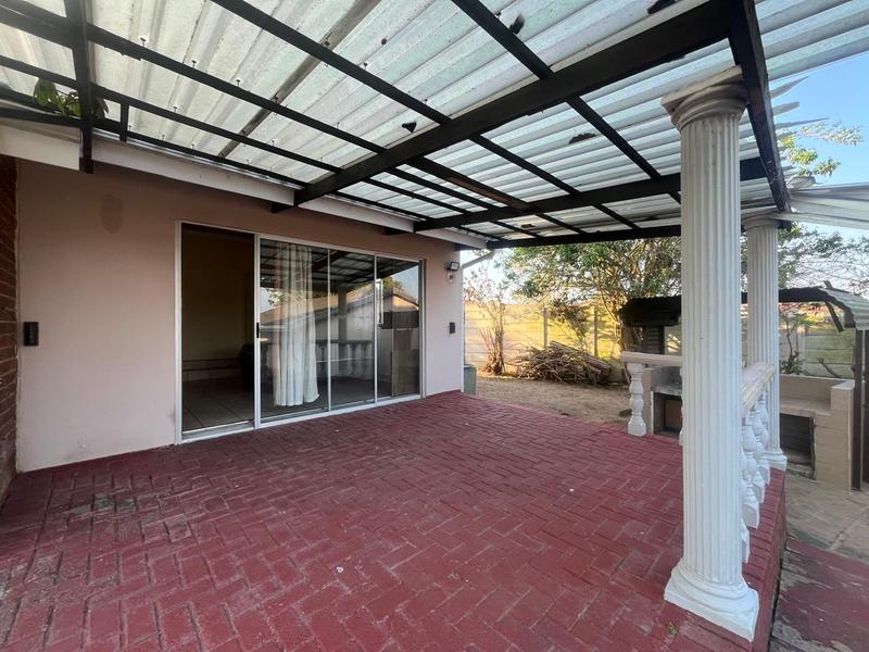 4 Bedroom Property for Sale in Uvongo KwaZulu-Natal