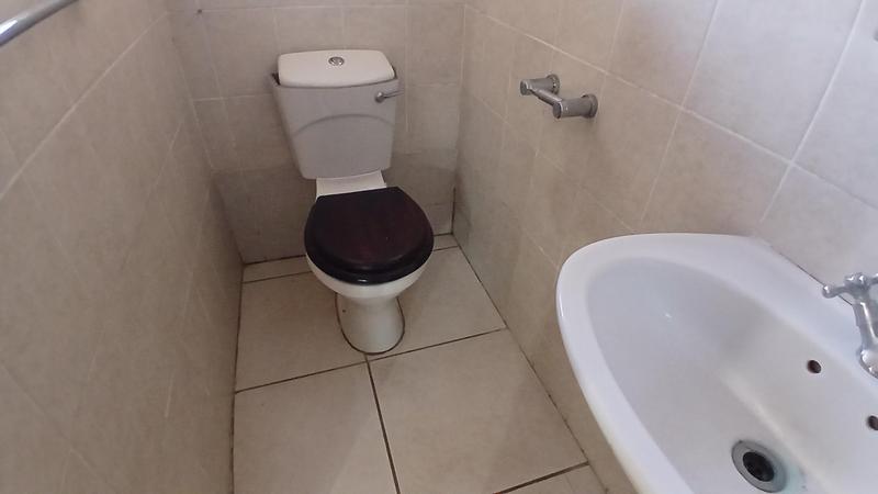 To Let 1 Bedroom Property for Rent in Yellowwood Park KwaZulu-Natal