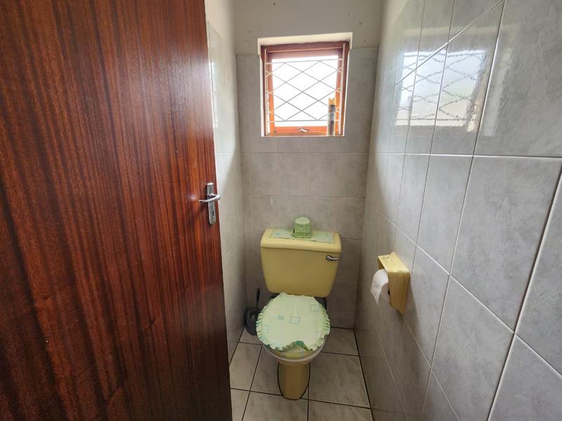 4 Bedroom Property for Sale in Mount Vernon KwaZulu-Natal