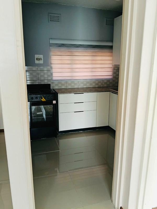 To Let 1 Bedroom Property for Rent in Montclair KwaZulu-Natal