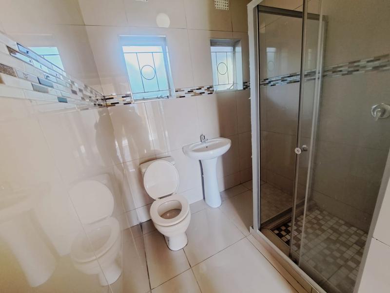To Let 2 Bedroom Property for Rent in Malvern KwaZulu-Natal