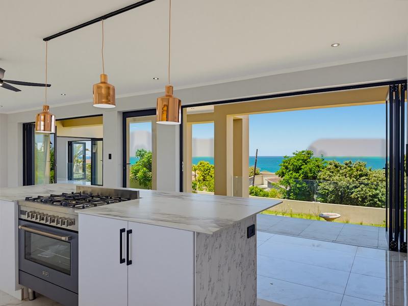 5 Bedroom Property for Sale in Tinley Manor KwaZulu-Natal