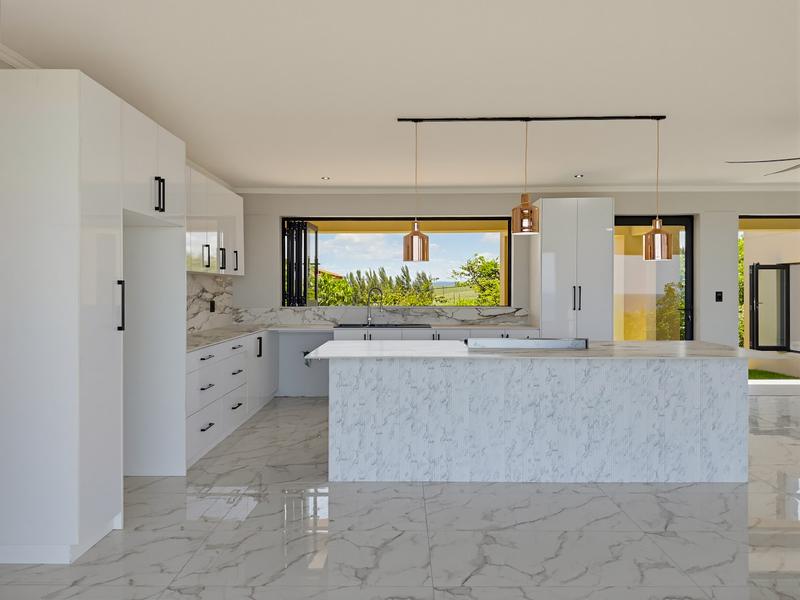 5 Bedroom Property for Sale in Tinley Manor KwaZulu-Natal
