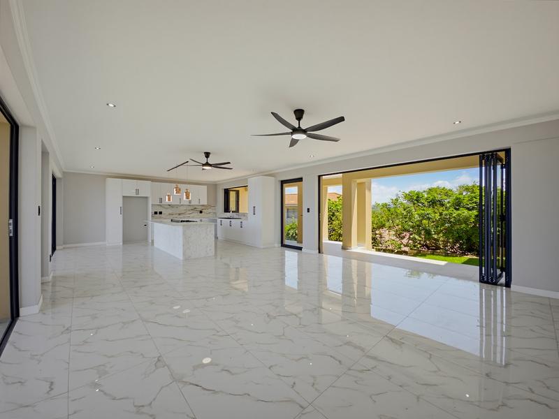 5 Bedroom Property for Sale in Tinley Manor KwaZulu-Natal
