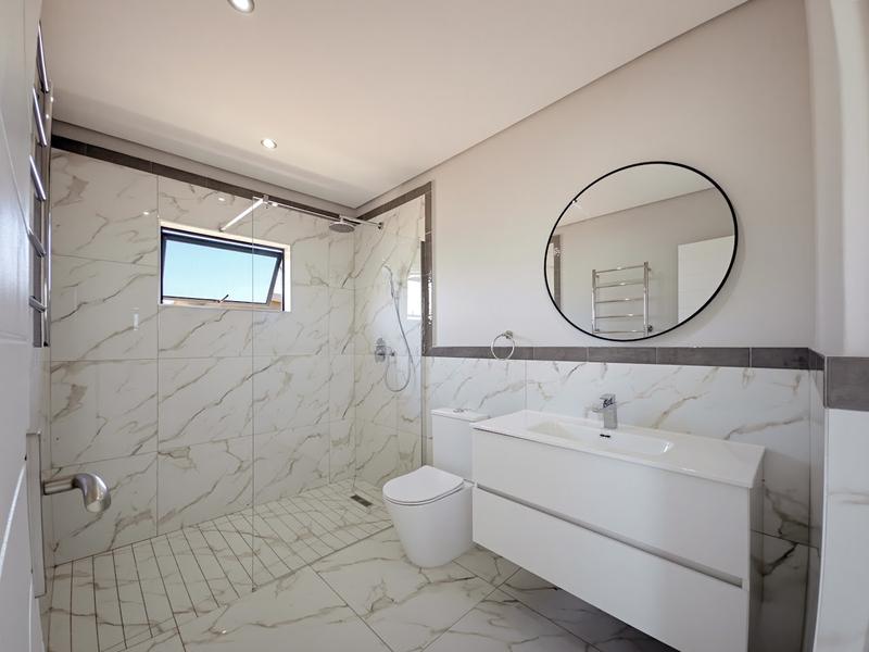 5 Bedroom Property for Sale in Tinley Manor KwaZulu-Natal