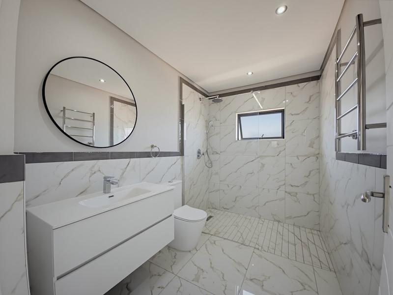 5 Bedroom Property for Sale in Tinley Manor KwaZulu-Natal