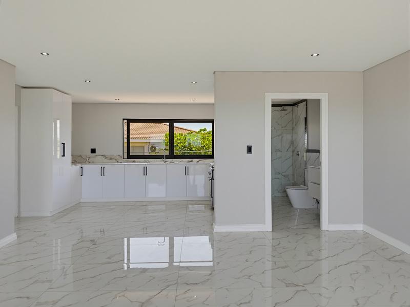 5 Bedroom Property for Sale in Tinley Manor KwaZulu-Natal