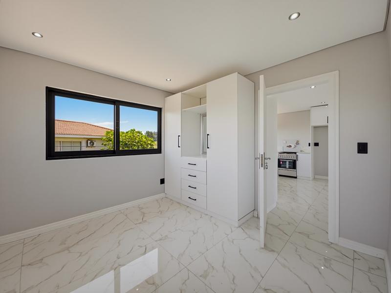 5 Bedroom Property for Sale in Tinley Manor KwaZulu-Natal