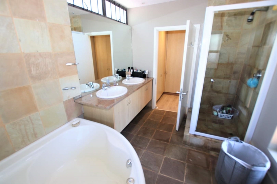 5 Bedroom Property for Sale in Umhlanga KwaZulu-Natal