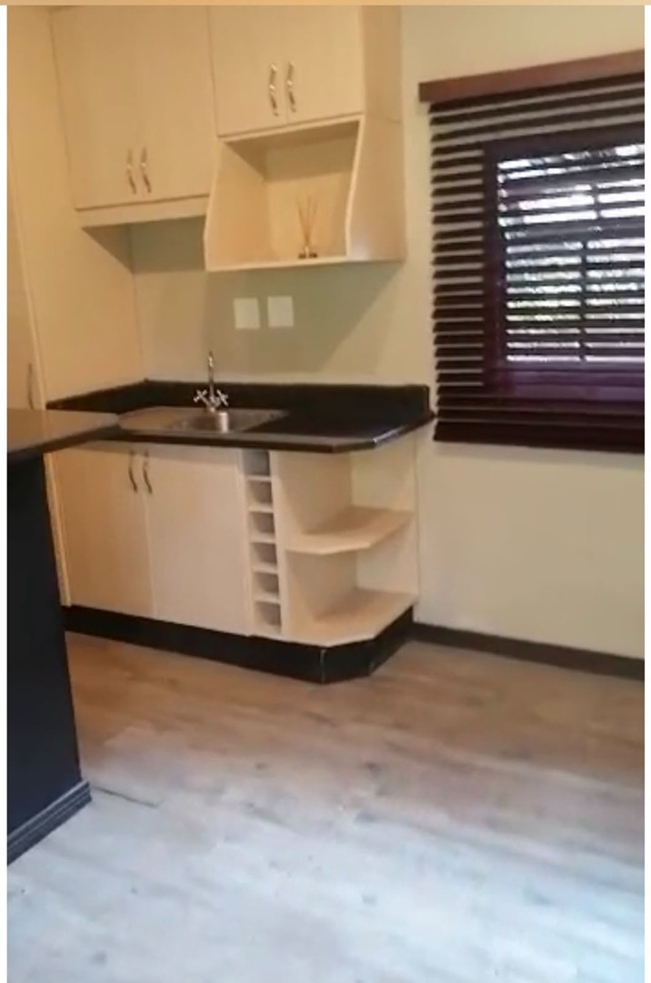 To Let 1 Bedroom Property for Rent in Kloof KwaZulu-Natal