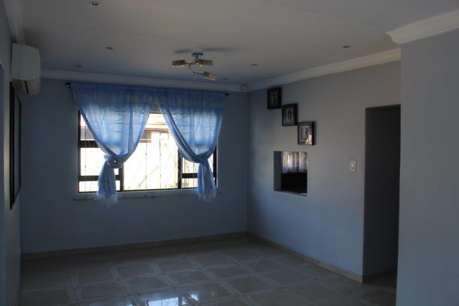 3 Bedroom Property for Sale in Acaciaville KwaZulu-Natal