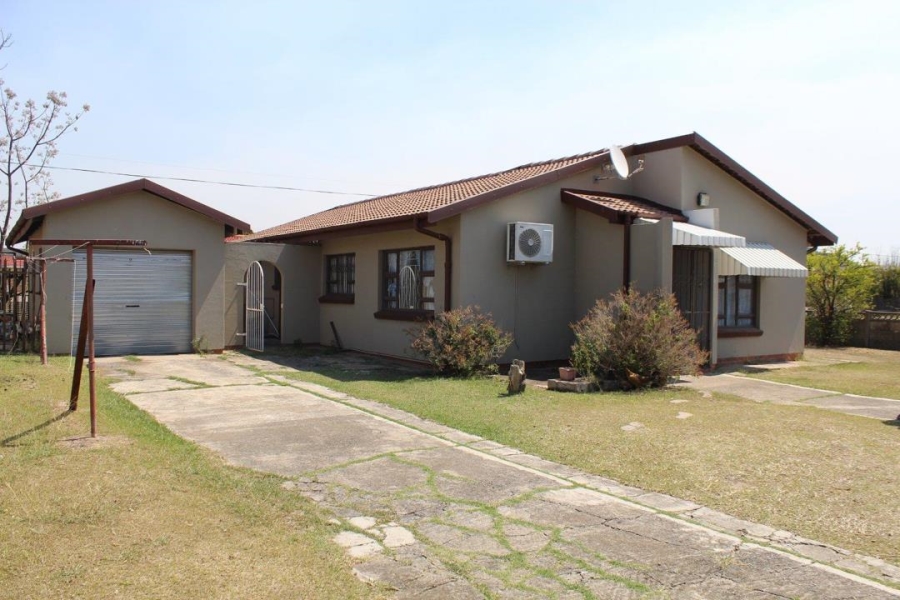 3 Bedroom Property for Sale in Acaciaville KwaZulu-Natal