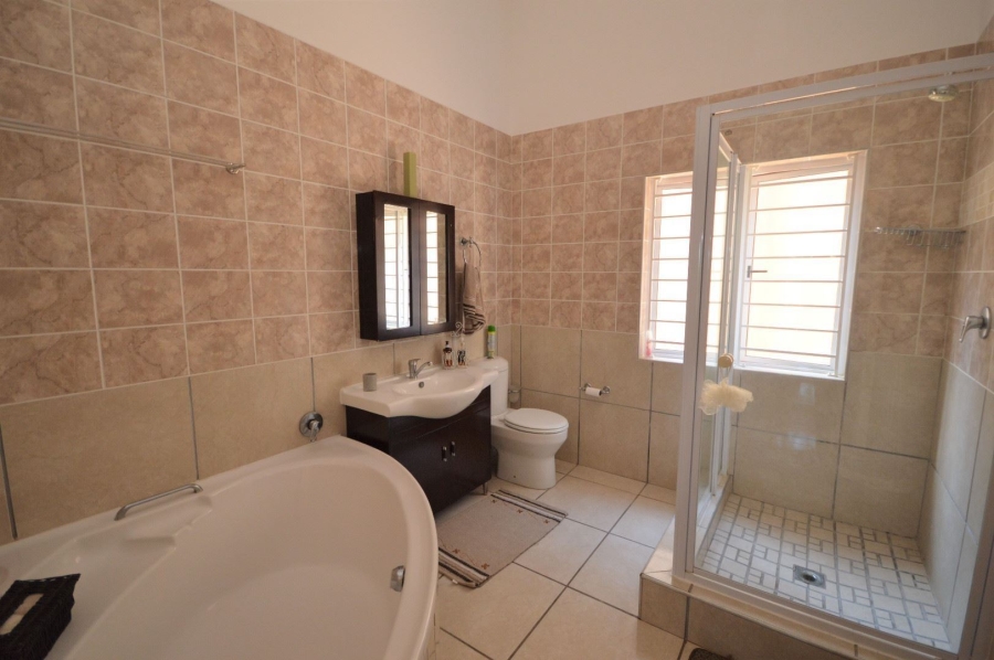 4 Bedroom Property for Sale in Wakenshaw Estate KwaZulu-Natal