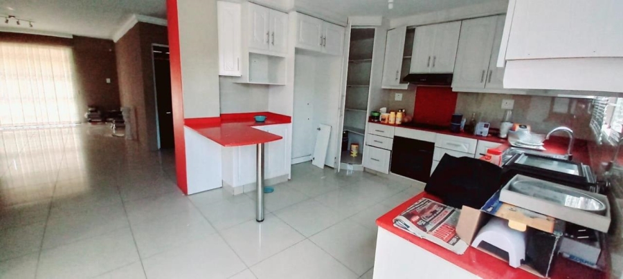 3 Bedroom Property for Sale in Northcroft KwaZulu-Natal