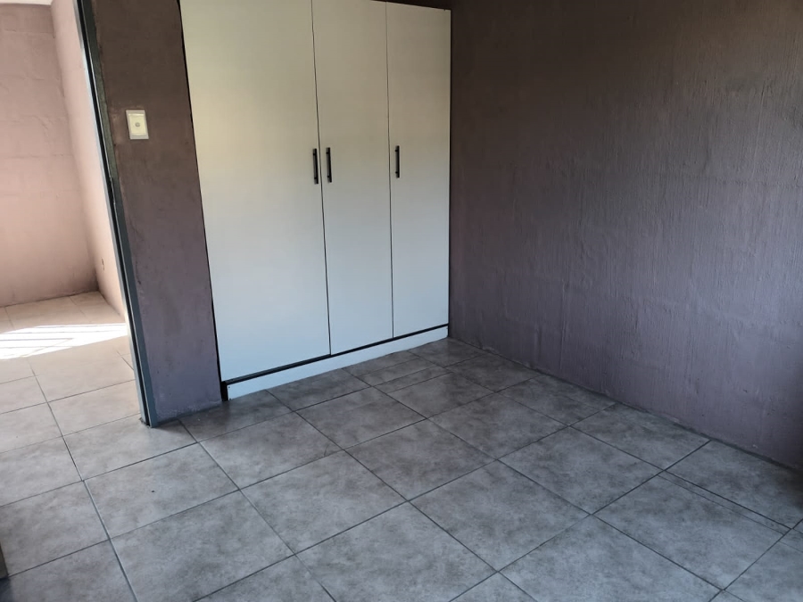 To Let 1 Bedroom Property for Rent in Northcroft KwaZulu-Natal