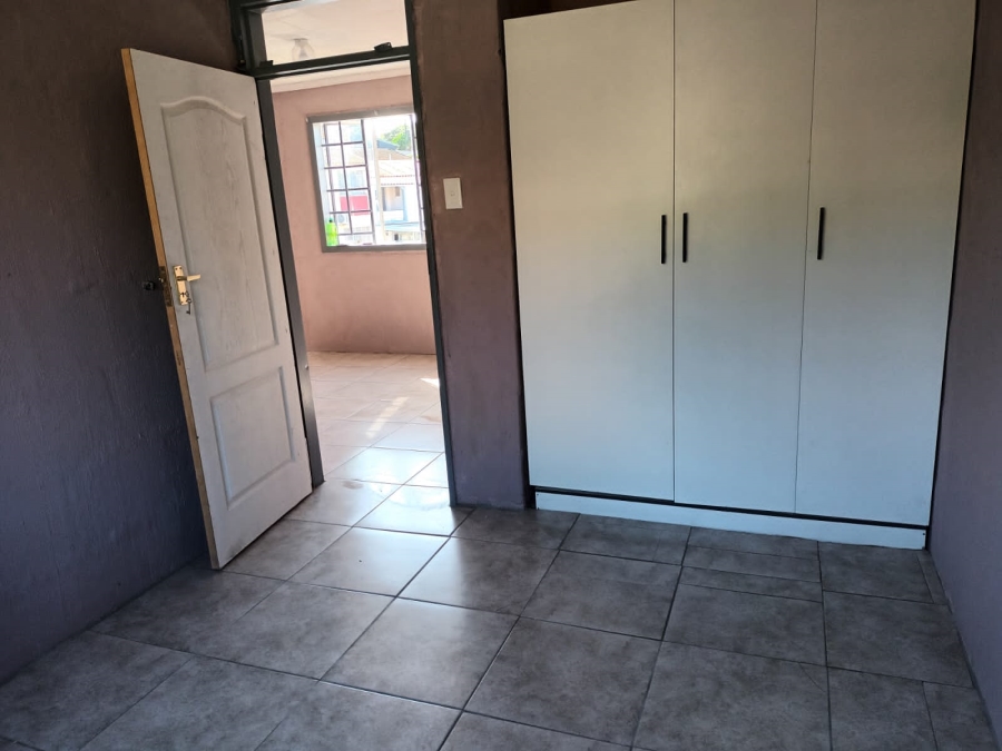 1 Bedroom Property for Sale in Northcroft KwaZulu-Natal