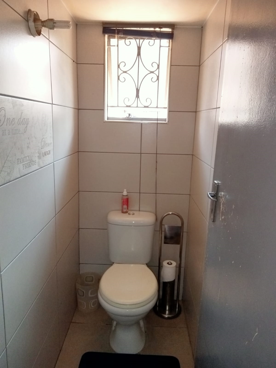 Room for rent in Woodlands KwaZulu-Natal. Listed by PropertyCentral