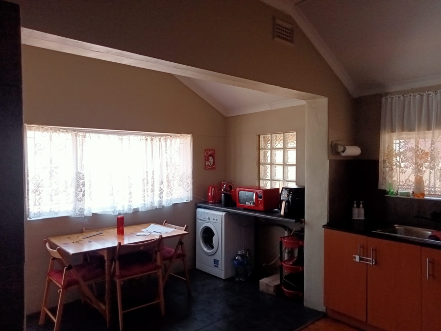 Room for rent in Woodlands KwaZulu-Natal. Listed by PropertyCentral