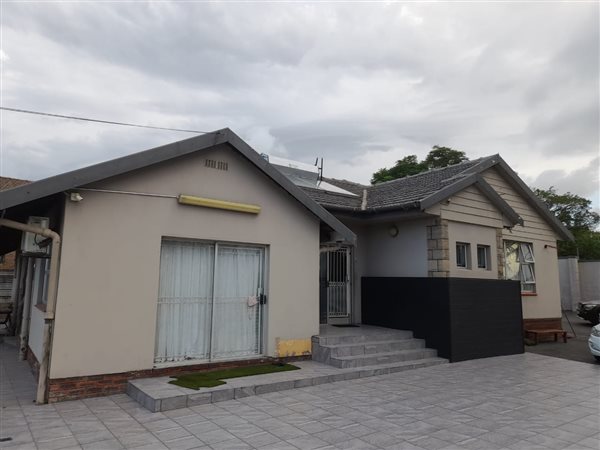 5 Bedroom Property for Sale in Tongaat KwaZulu-Natal