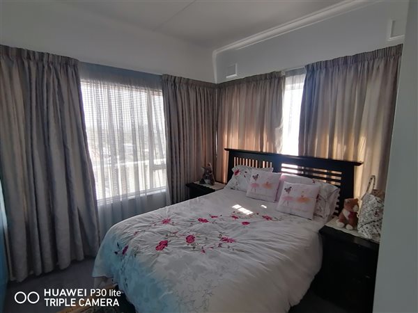 5 Bedroom Property for Sale in Kenville KwaZulu-Natal