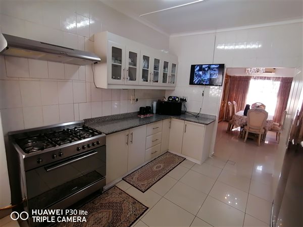 5 Bedroom Property for Sale in Kenville KwaZulu-Natal