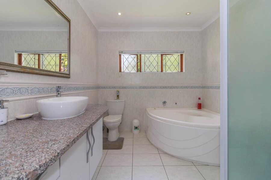 5 Bedroom Property for Sale in Chiltern Hills KwaZulu-Natal