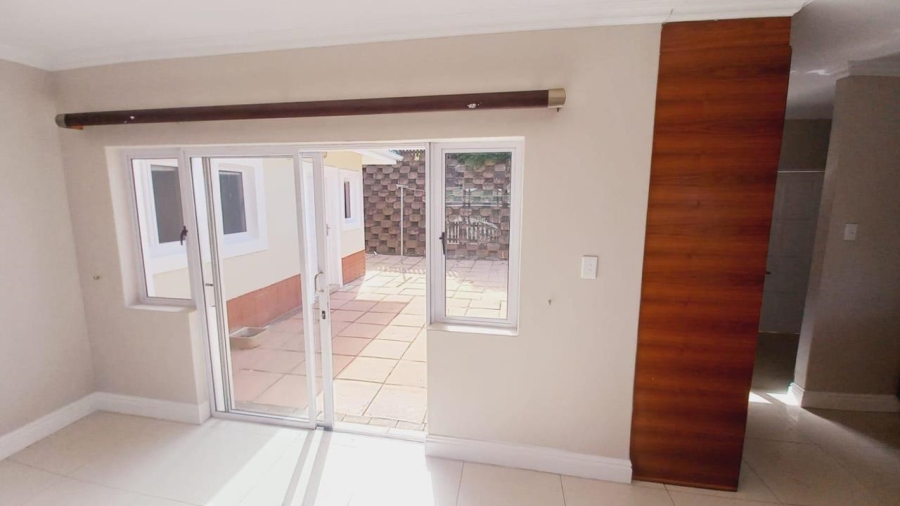 To Let 4 Bedroom Property for Rent in Mount Edgecombe KwaZulu-Natal