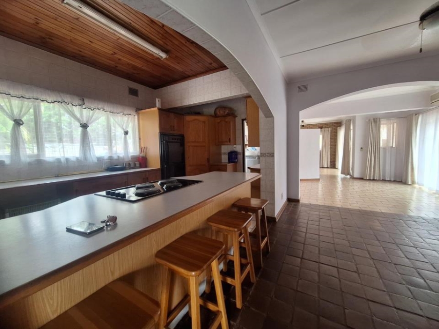 5 Bedroom Property for Sale in Uvongo KwaZulu-Natal