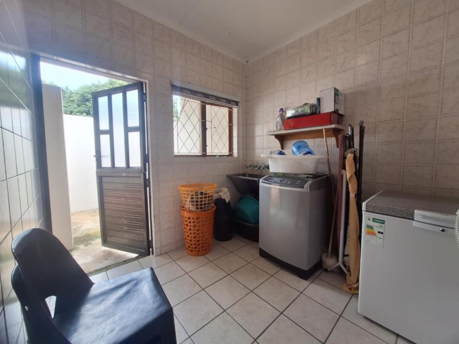 5 Bedroom Property for Sale in Uvongo KwaZulu-Natal