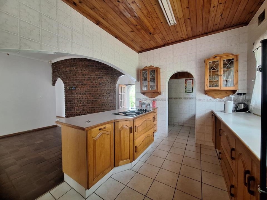 5 Bedroom Property for Sale in Uvongo KwaZulu-Natal