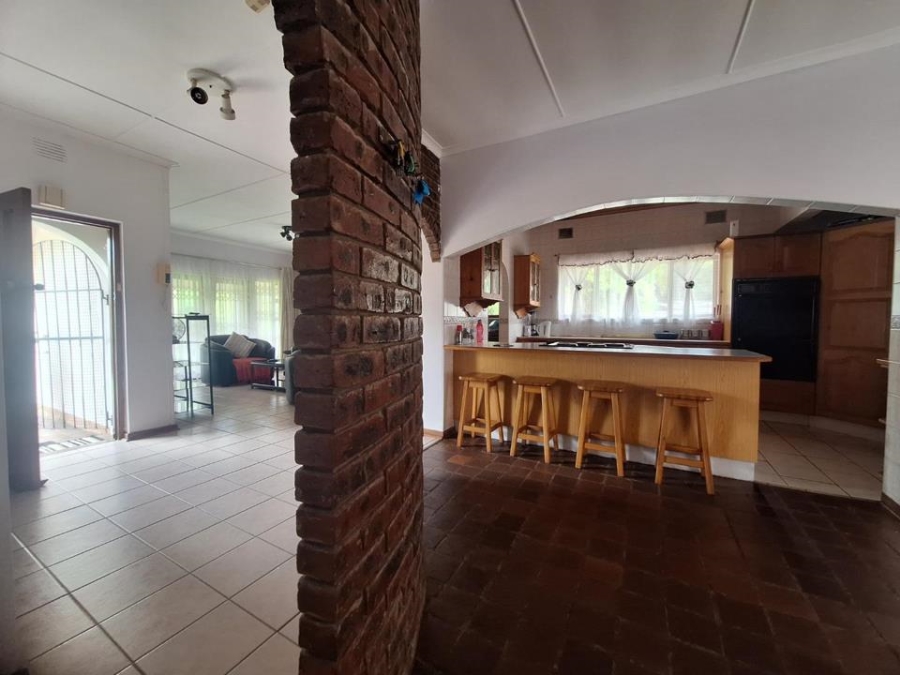 5 Bedroom Property for Sale in Uvongo KwaZulu-Natal