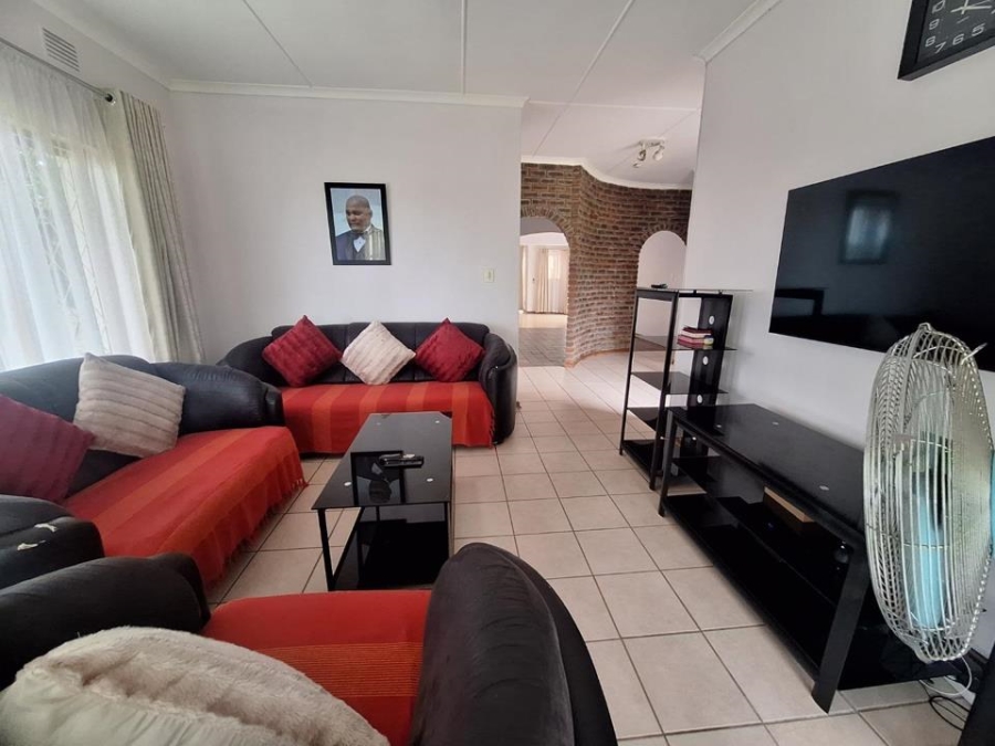 5 Bedroom Property for Sale in Uvongo KwaZulu-Natal