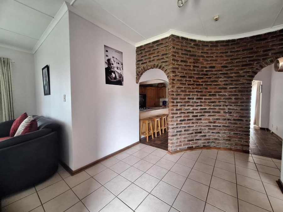 5 Bedroom Property for Sale in Uvongo KwaZulu-Natal