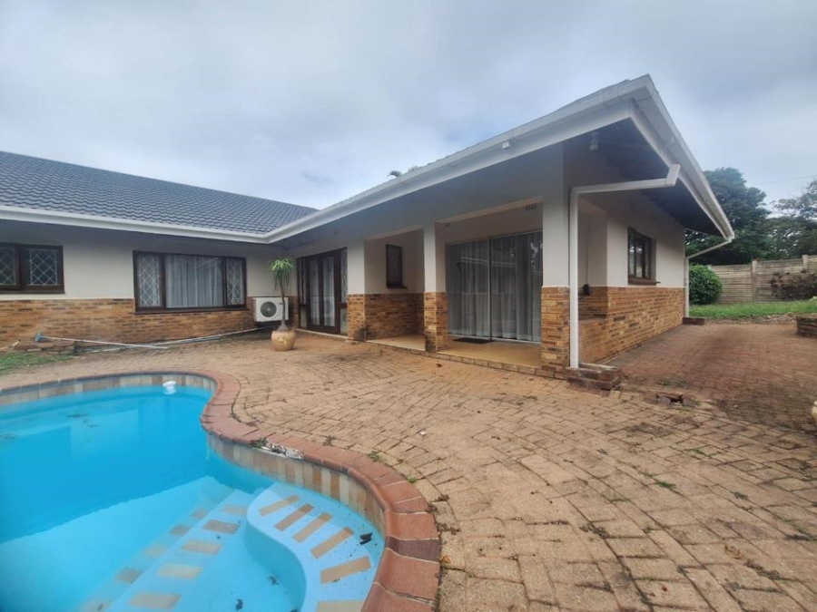 5 Bedroom Property for Sale in Uvongo KwaZulu-Natal