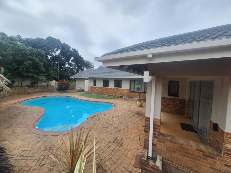 5 Bedroom Property for Sale in Uvongo KwaZulu-Natal