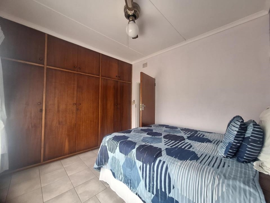 5 Bedroom Property for Sale in Uvongo KwaZulu-Natal