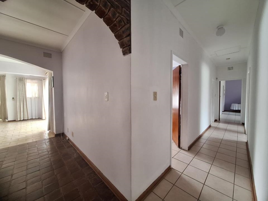 5 Bedroom Property for Sale in Uvongo KwaZulu-Natal