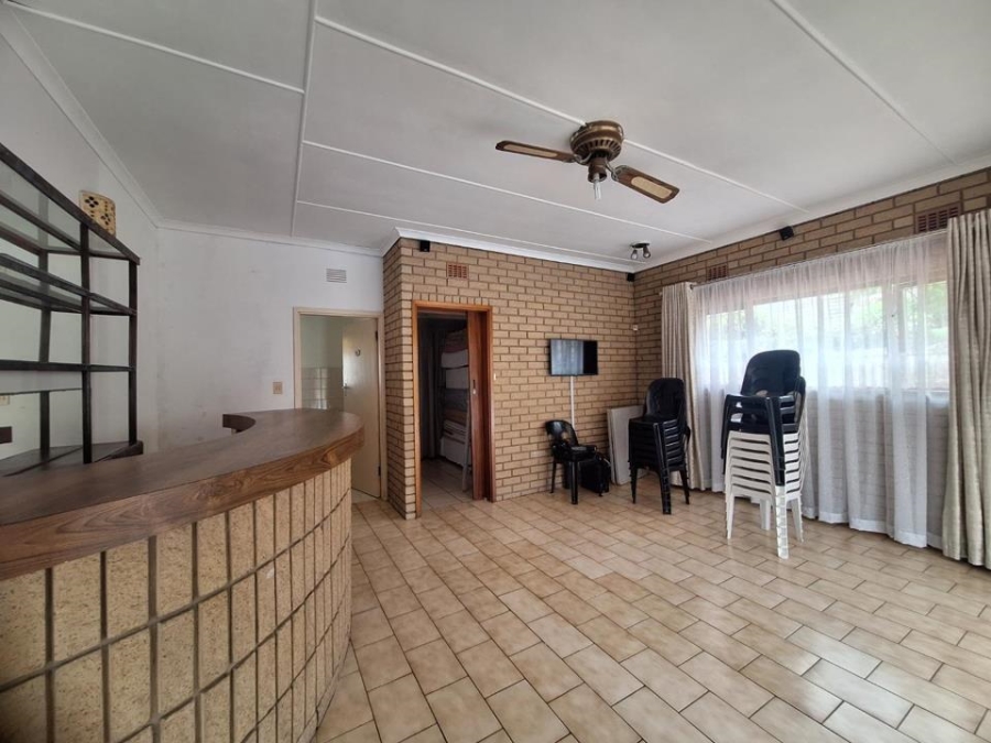 5 Bedroom Property for Sale in Uvongo KwaZulu-Natal