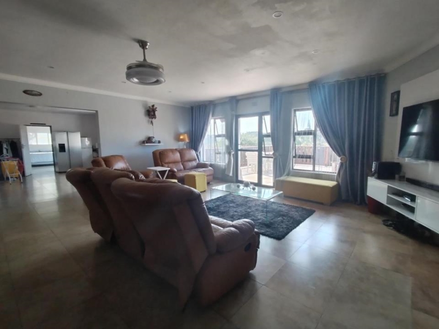 5 Bedroom Property for Sale in Uvongo KwaZulu-Natal