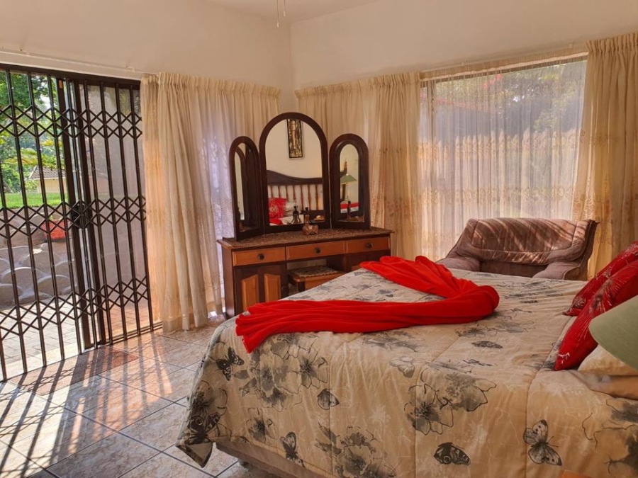 6 Bedroom Property for Sale in Uvongo KwaZulu-Natal
