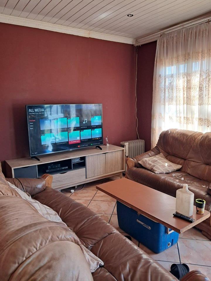 2 Bedroom Property for Sale in Ezakheni A KwaZulu-Natal