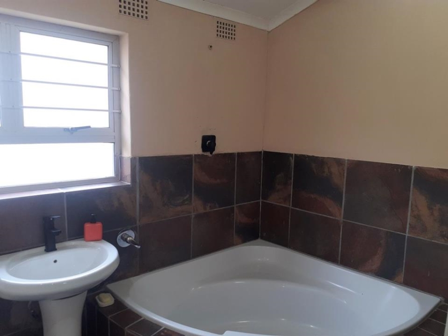 6 Bedroom Property for Sale in Astra Park KwaZulu-Natal