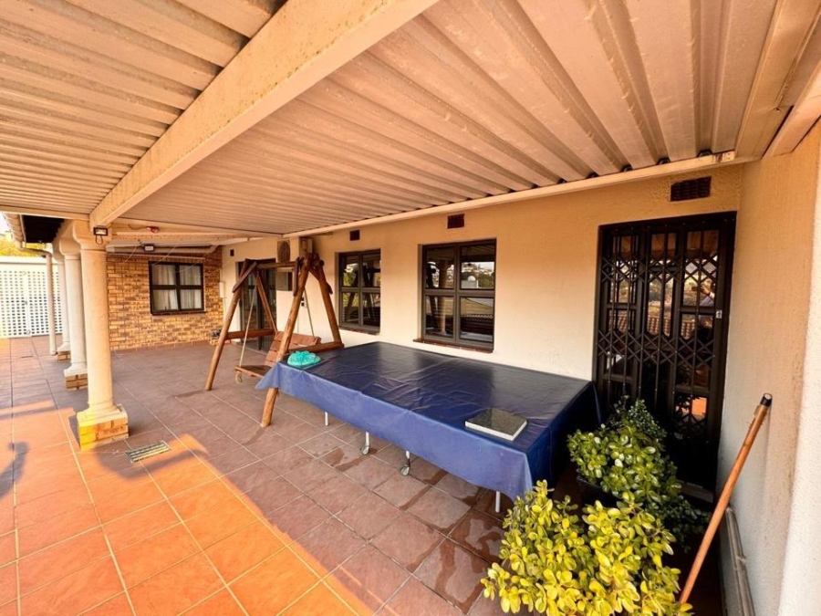 6 Bedroom Property for Sale in Centenary Park KwaZulu-Natal