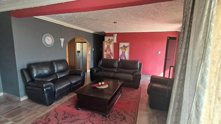 3 Bedroom Property for Sale in Rose Park R 980 000. 12 Aug 2024