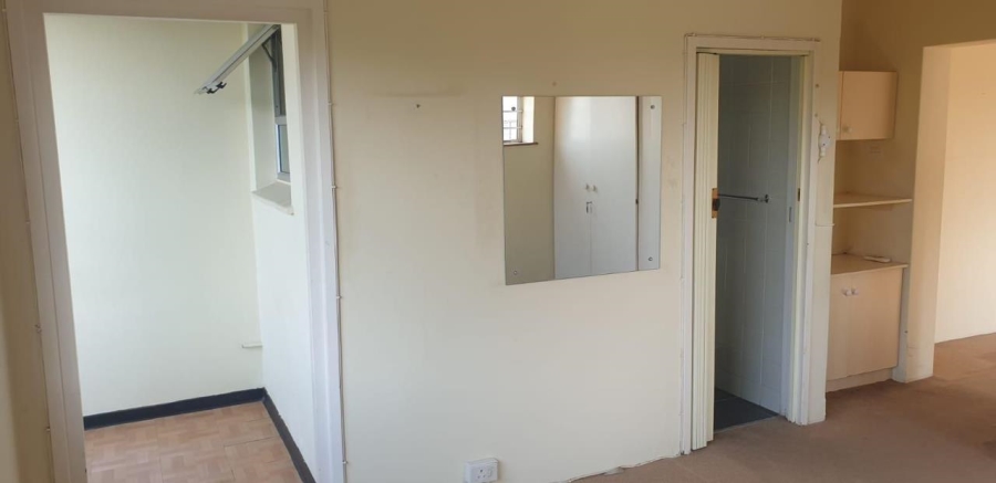 1 Bedroom Property for Sale in Essenwood KwaZulu-Natal