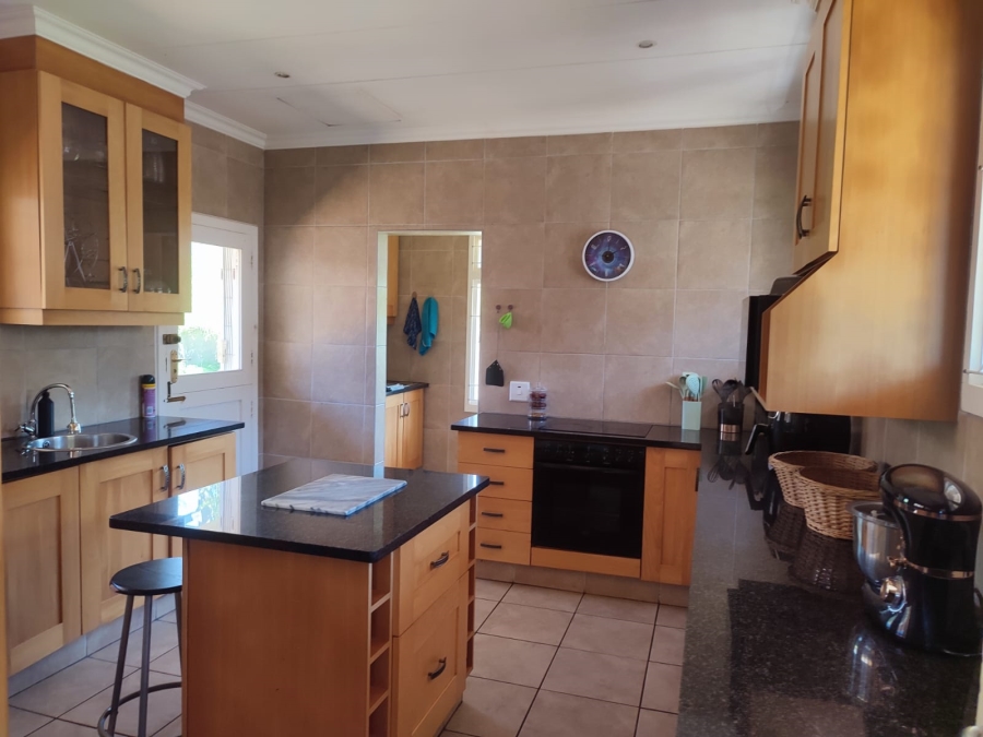 To Let 5 Bedroom Property for Rent in Freeland Park KwaZulu-Natal