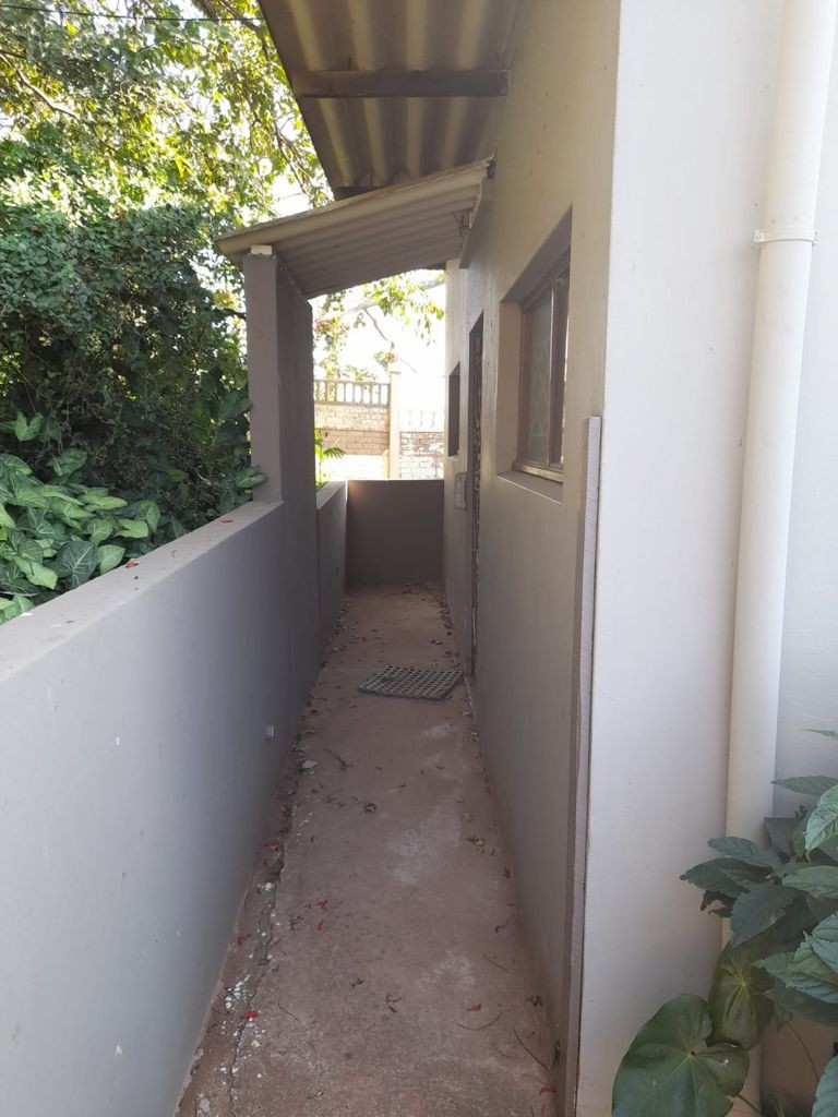 To Let 5 Bedroom Property for Rent in Freeland Park KwaZulu-Natal